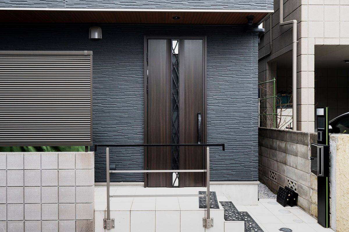 Modern commercial doors installation and repair in Murrieta CA for business security