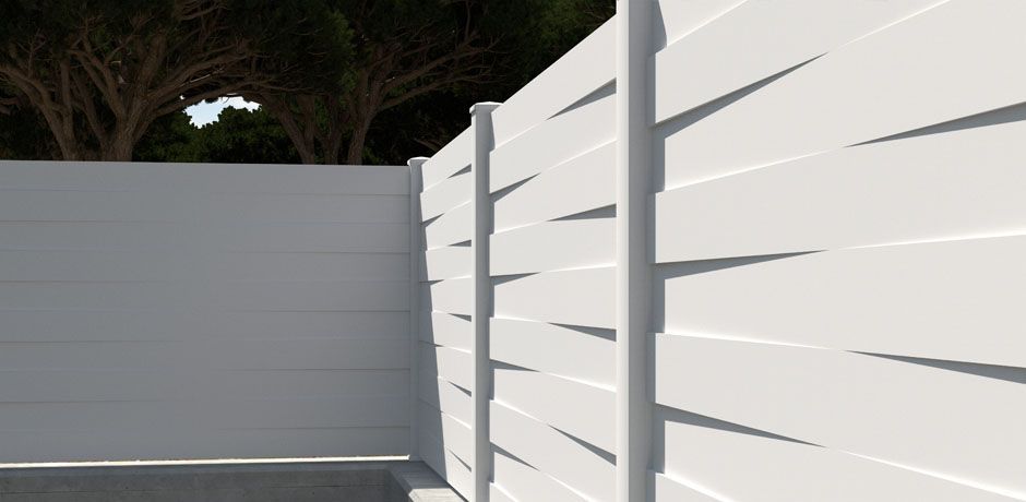 Valla PVC blanco Dlimity Alterna Cross. Sin mantenimiento. Valla de ocultación para jardin, casa, finca, separacion de ambientes. Lamas y postes de PVC. 20 años de garantia. Fabricacion a medida, entrega en kit.