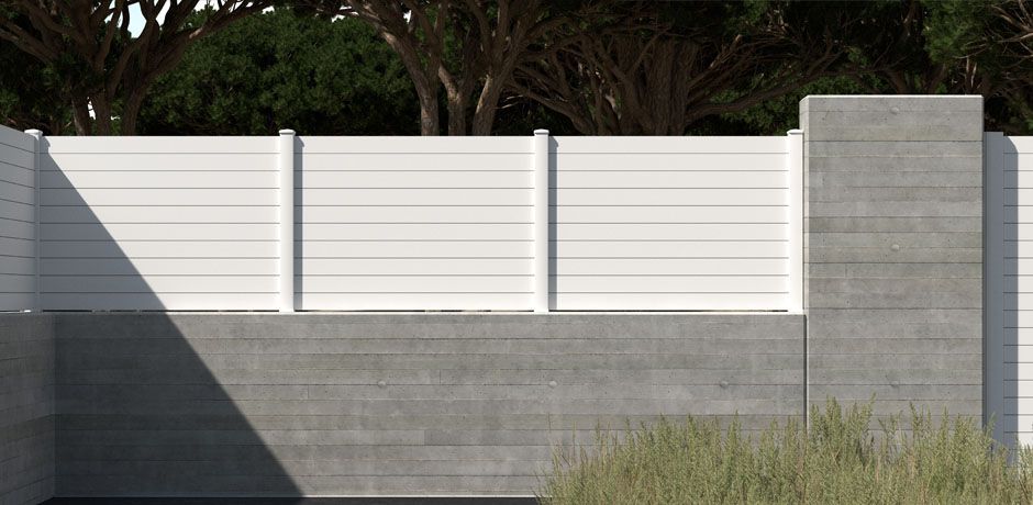 Valla PVC blanco Dlimity Antigona. Sin mantenimiento. Valla de ocultación total.  Para jardin, casa, finca, separacion de ambientes. Lamas y postes de PVC. 20 años de garantia. Fabricacion a medida, entrega en kit. 