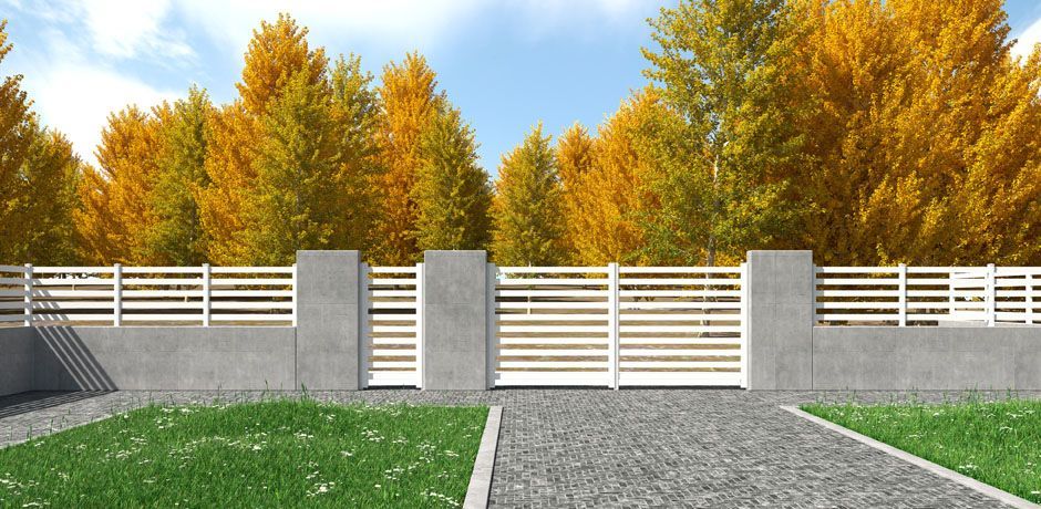 Valla PVC blanco Dlimity Aquiles 100. Sin mantenimiento. Valla abierta para jardin, casa, finca, separacion de ambientes. Lamas y postes de PVC. 20 años de garantia. Fabricacion a medida, entrega en kit. Puerta peatonal y puerta para vehículos a juego.