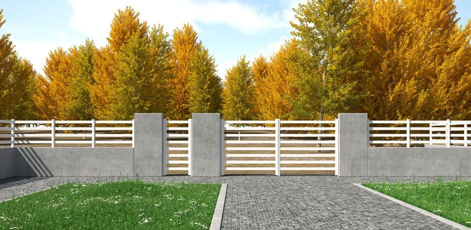 Valla PVC blanco Dlimity Aquiles 150. Sin mantenimiento. Valla abierta para jardin, casa, finca, separacion de ambientes. Lamas y postes de PVC. 20 años de garantia. Fabricacion a medida, entrega en kit. Puerta peatonal y puerta para vehículos a juego.
