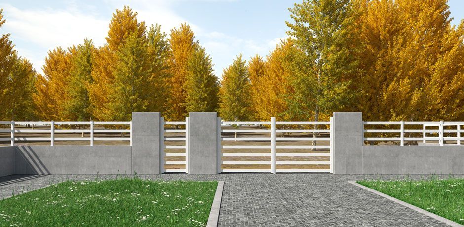 Valla PVC blanco Dlimity Aquiles 200. Sin mantenimiento. Valla abierta para jardin, casa, finca, separacion de ambientes. Lamas y postes de PVC. 20 años de garantia. Fabricacion a medida, entrega en kit. Puerta peatonal y puerta para vehículos a juego.