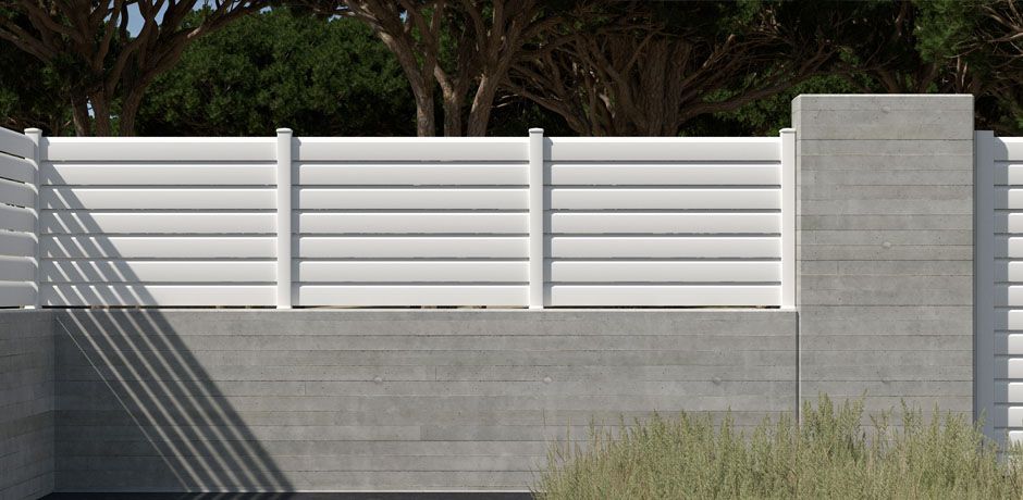 Valla PVC blanco Dlimity Helios. Sin mantenimiento. Valla de ocultación con lamas biseladas que dejan pasar el aire.  Para jardin, casa, finca, separacion de ambientes. Lamas y postes de PVC. 20 años de garantia. Fabricacion a medida, entrega en kit. 