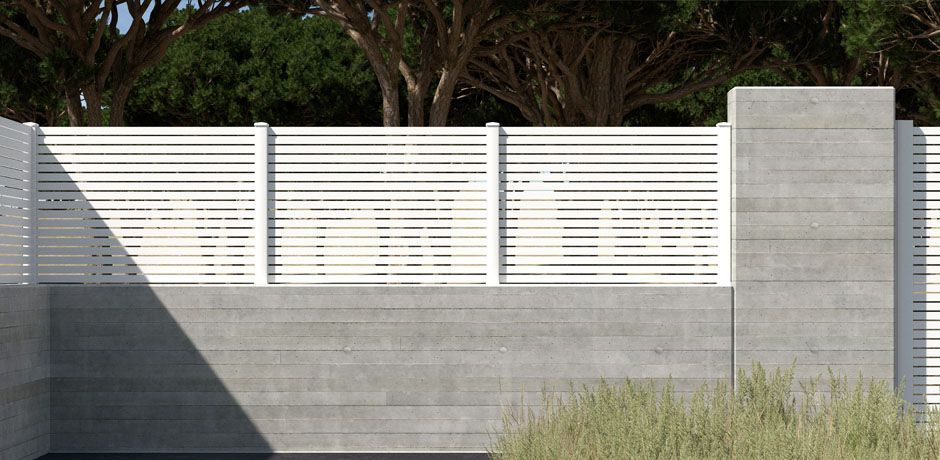 Valla PVC blanco Dlimity Hermes. Sin mantenimiento. Valla abierta para jardin, casa, finca, separacion de ambientes. Lamas y postes de PVC. 20 años de garantia. Fabricacion a medida, entrega en kit. 