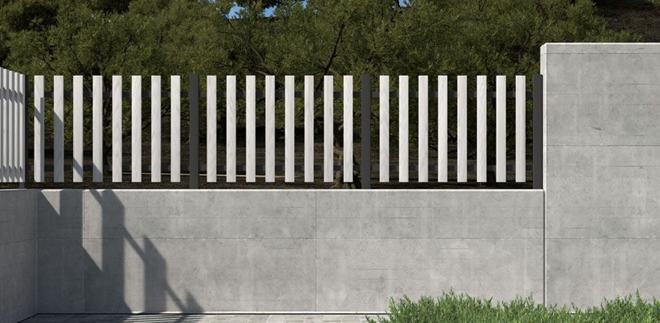 Valla Dlimity Meridien PVC gris. Valla abierta. Postes de aluminio gris y lamas de PVC imitación madera gris. Valla para jardin, casa, finca, piscina, separacion de ambientes. 7 años de garantia. Fabricacion a medida, entrega en kit.