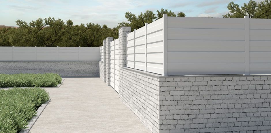 Valla Dlimity Scala PVC blanco. Valla de ocultación. Postes de aluminio blanco y lamas de PVC blanco alternadas. Valla para jardin, casa, finca, separacion de ambientes. 20 años de garantia. Fabricacion a medida, entrega en kit.