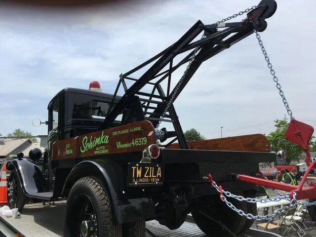 Dodge Tow Truck — Des Plaines, IL — Schimka Auto Wreckers Inc