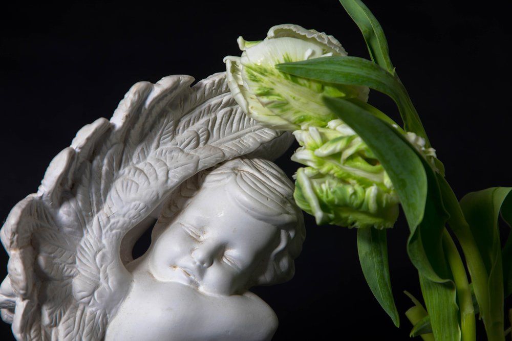 ornamento funebre in marmo