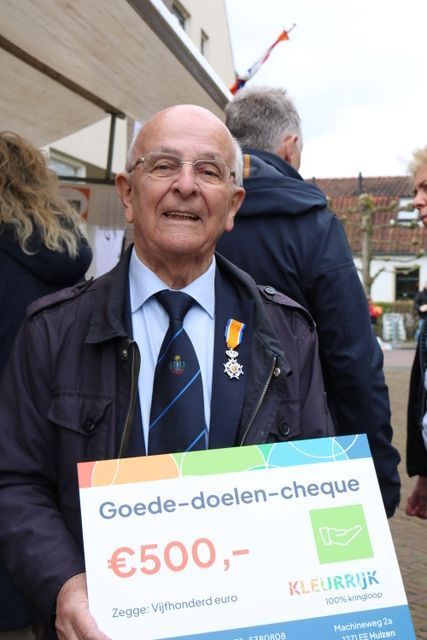 Donatie van Kleurrijk aan Friersdale