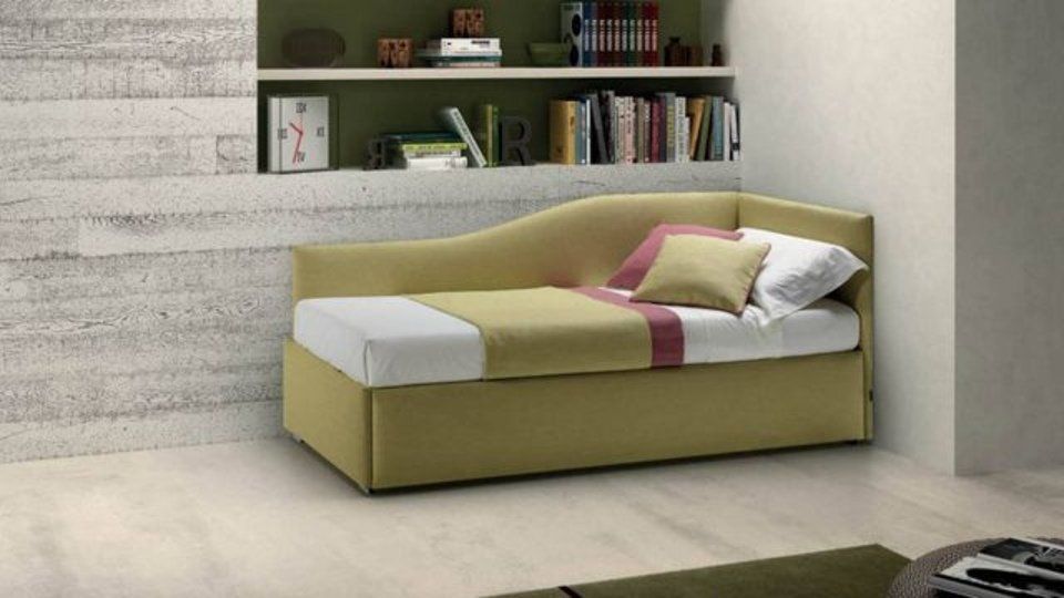camera con divano letto verde