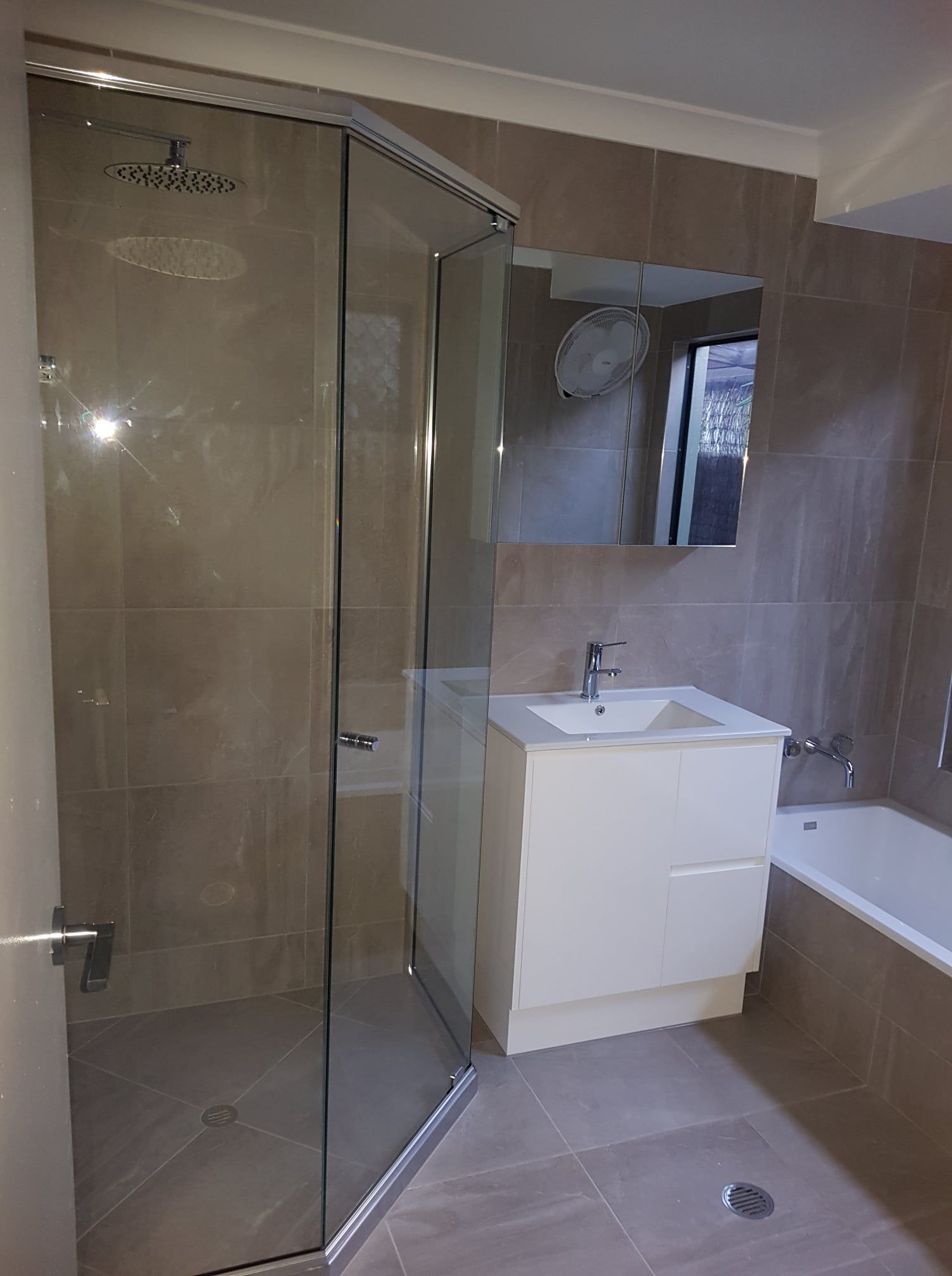 A Bathroom With a Sink, Shower, and Bathtub โ Wilkinson Homes in Annandale, QLD