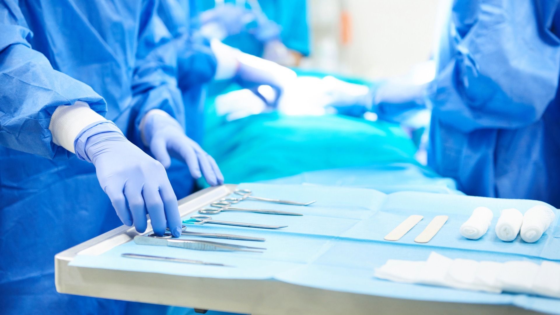 Dr Sanju Sobnach and his team removes steel rod passing through Theunis du Plessis's chest