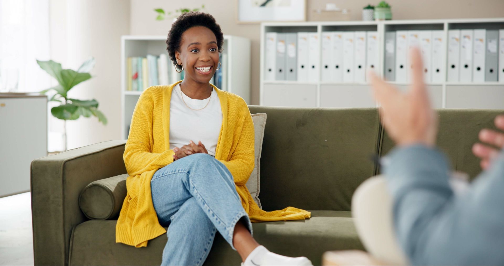 Calm therapy office in Fairfax VA where life transitioning counseling helps women.
