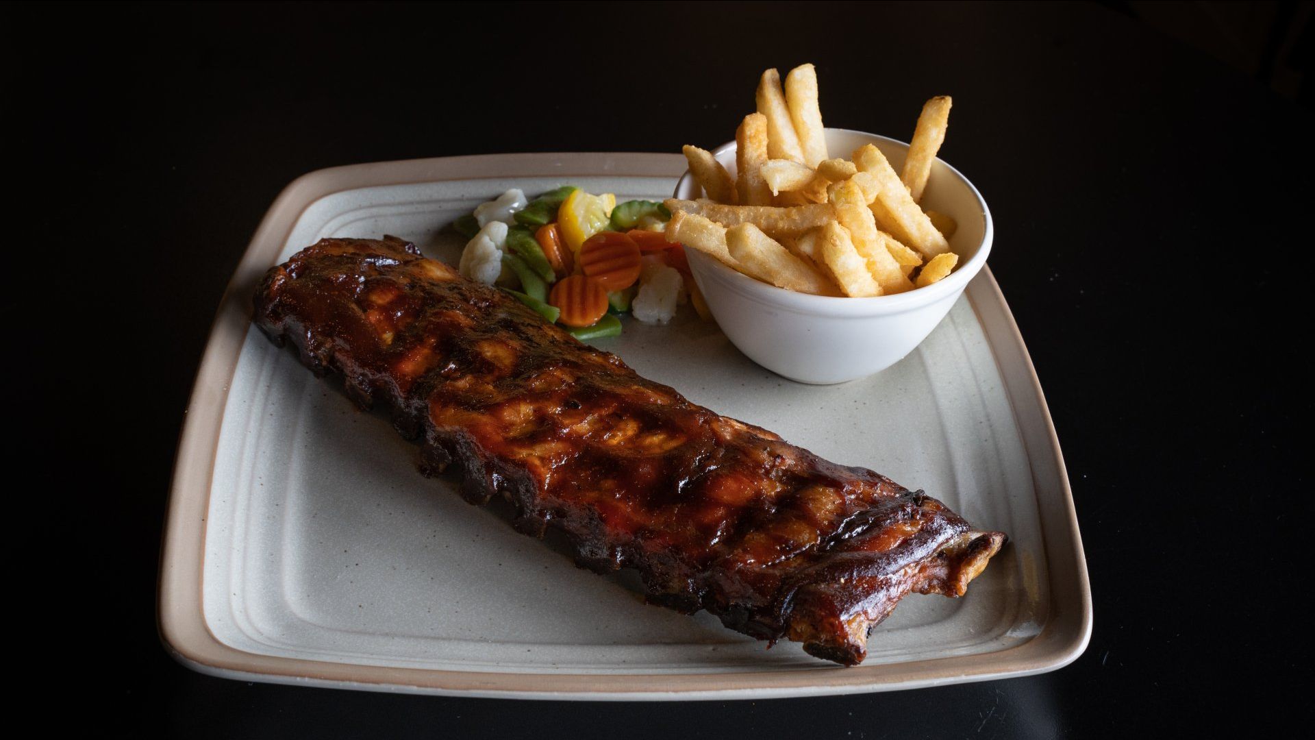Barbeque in a platter
