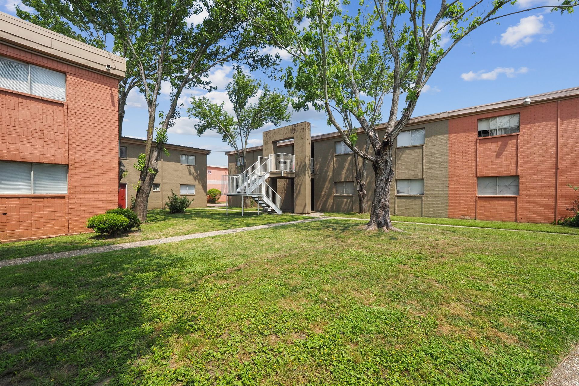 Exterior Photo of La Paloma Village with Grass
