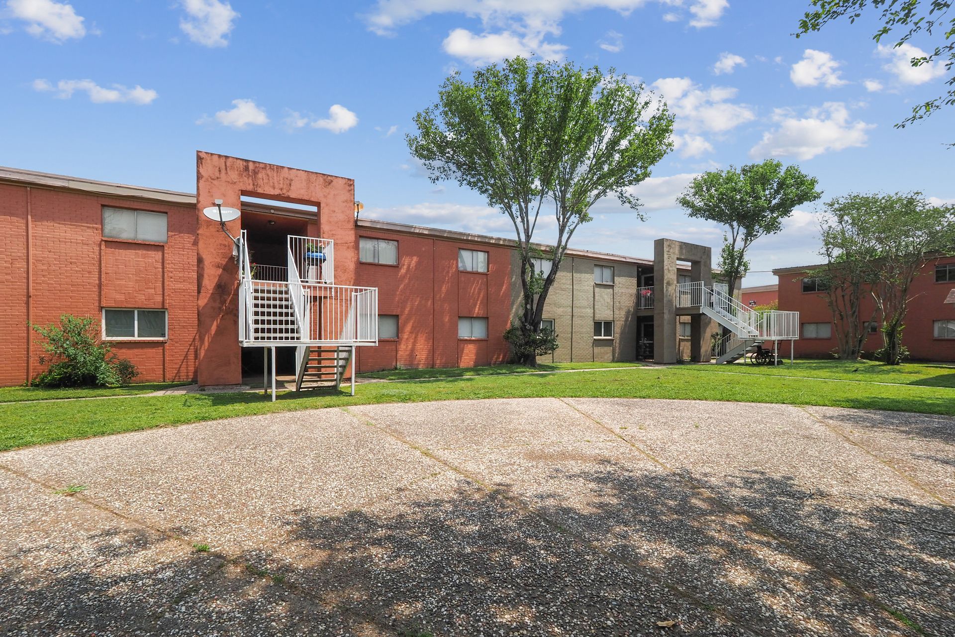 Exterior Photo of La Paloma Village with Grass