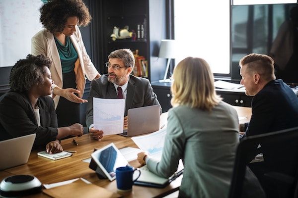 Workers consulting their leader | Elgin, IL | 'I' in Team Series By IA Business Advisors