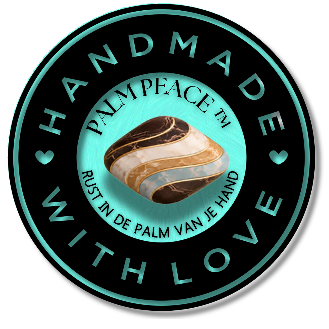 Een zwart, rond logo met de tekst 