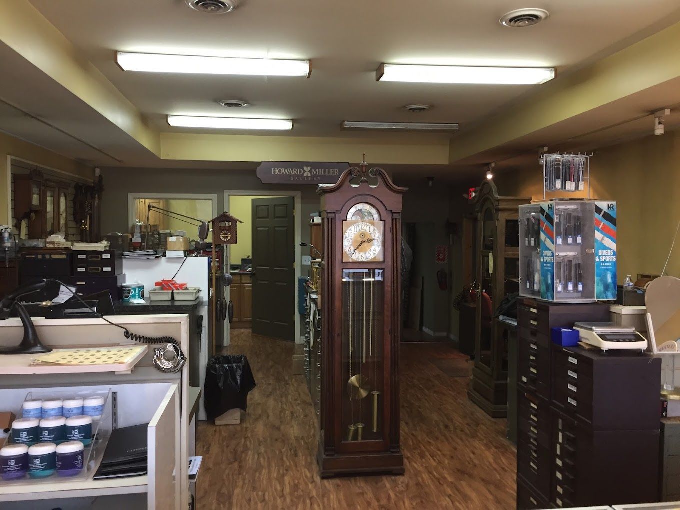 a large grandfather clock is sitting in the middle of a store .