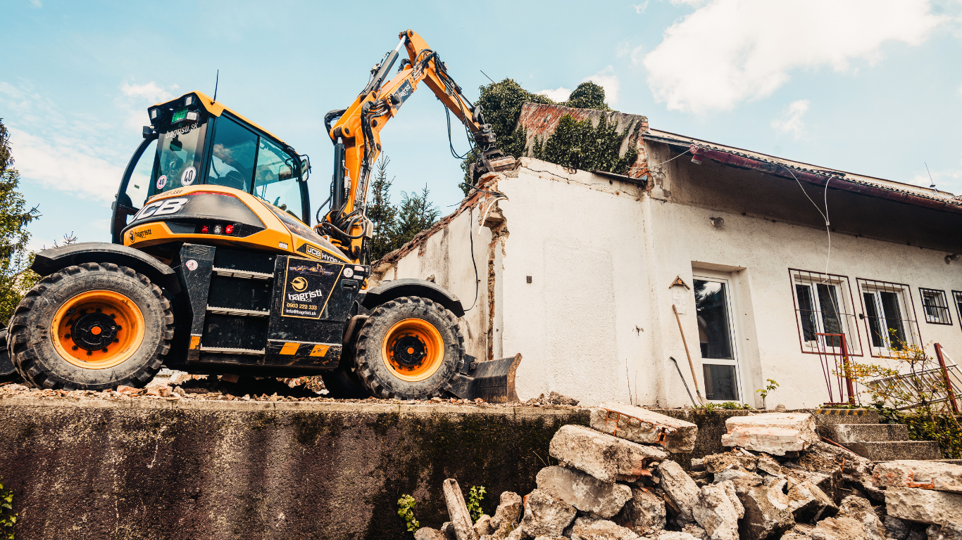 Residential demolition and property cleanup in Lihue, Kauai