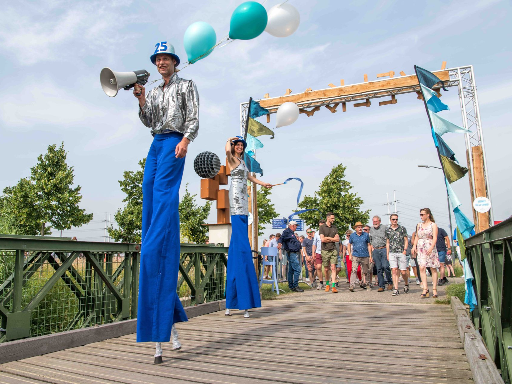 Bezoekers worden welkom geheten tijdens 25-jarig jubileum van Waterschap Rijn en IJssel, georganiseerd door Plan X Events.