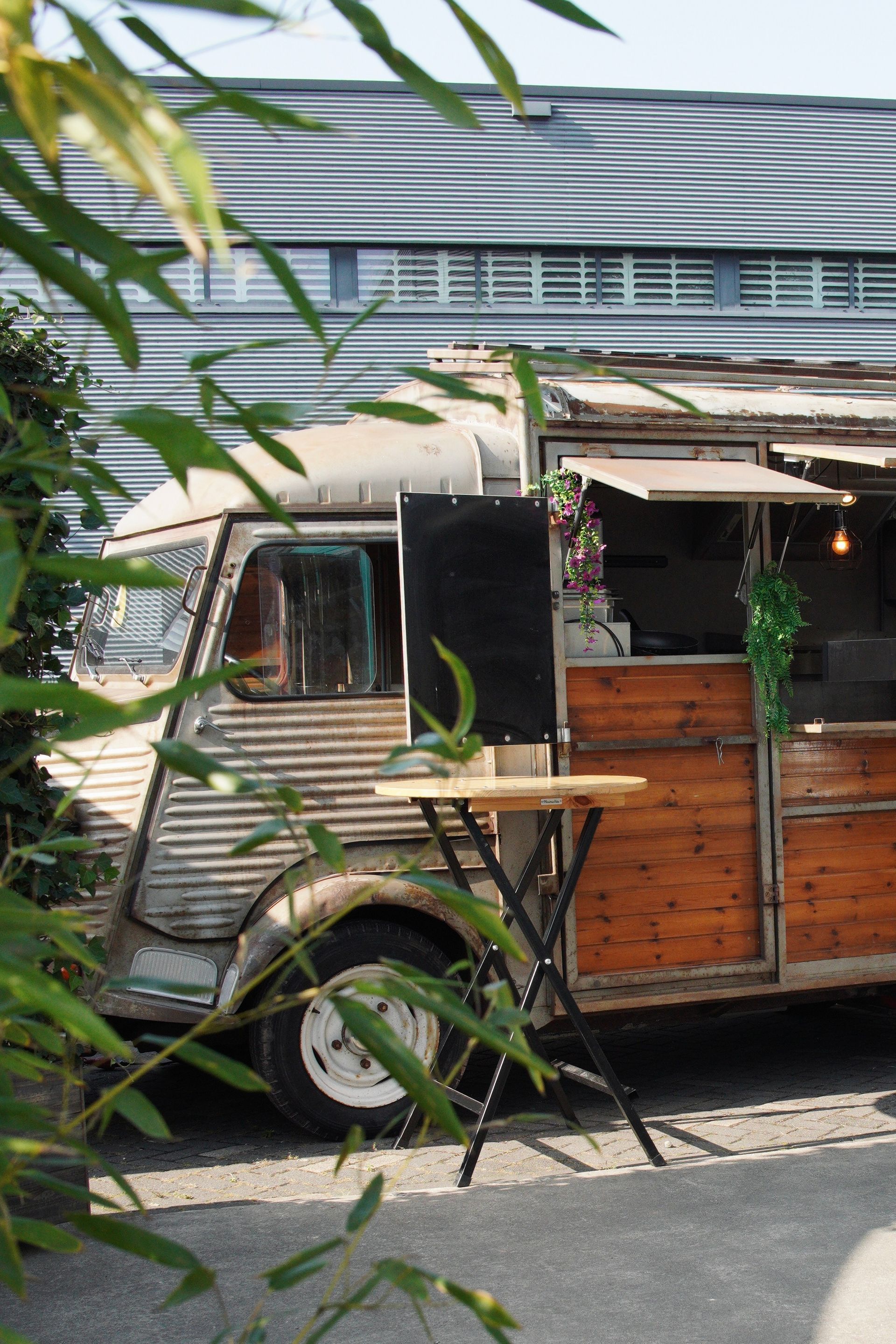 Foodtruck op het eigen terrein tijdens Life & Mobility Open Dagen in Doetinchem, verzorgd door Plan X Events.