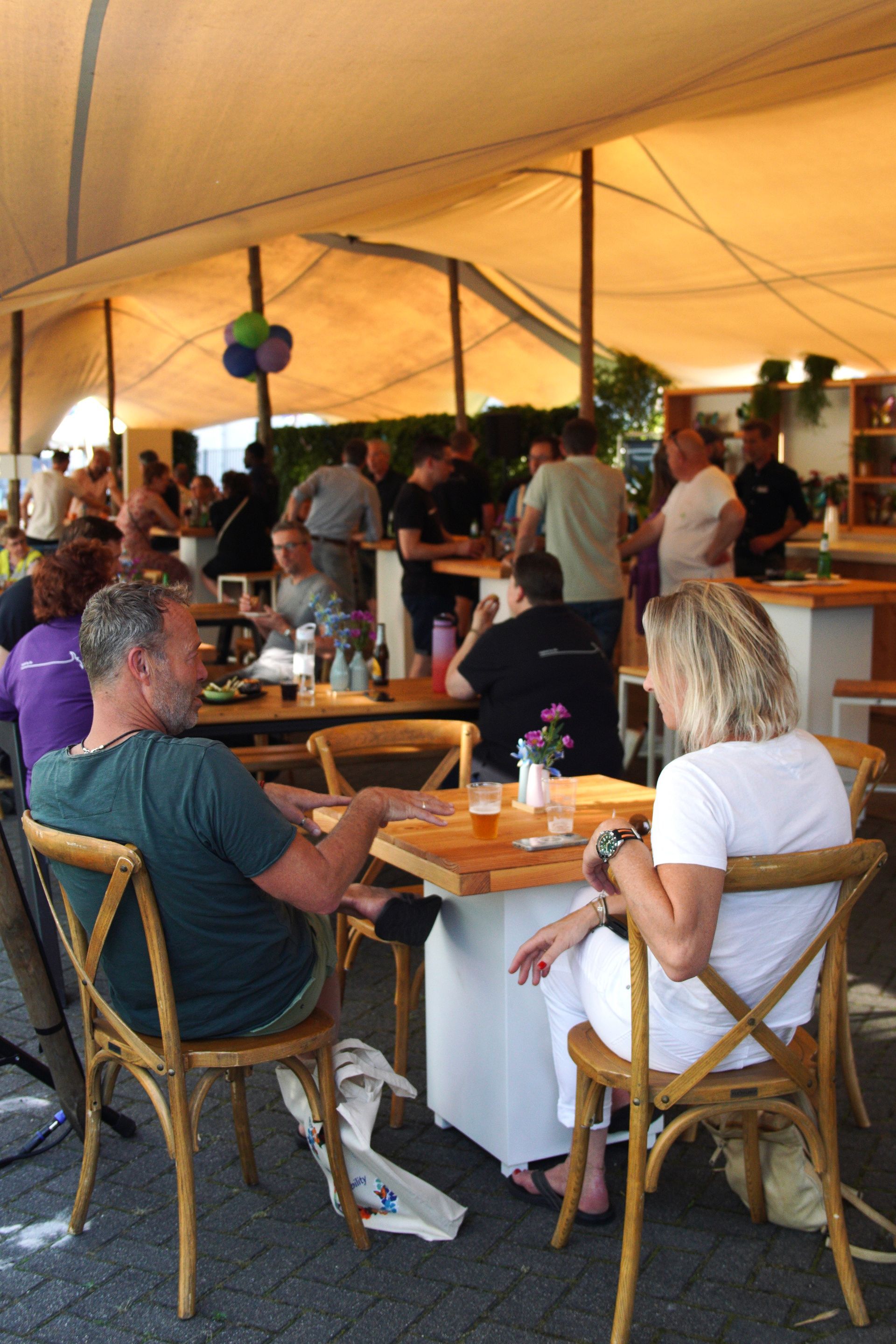 Het terras van de Life & Mobility Open Dagen in Doetinchem, verzorgd door Plan X Events.