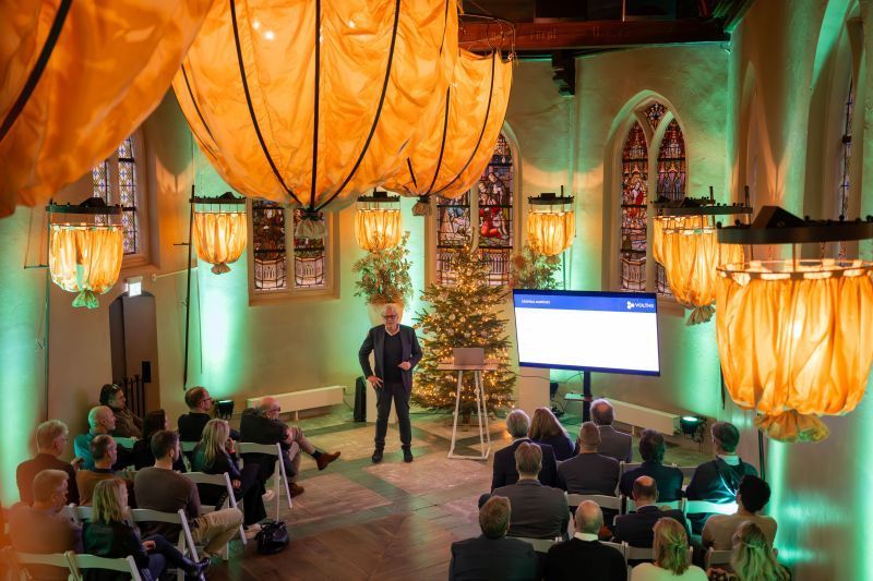 Directie van VoltH2 presenteert tijdens het eindejaarsevenement in Klooster Bethlehem, georganiseerd door Plan X Events.