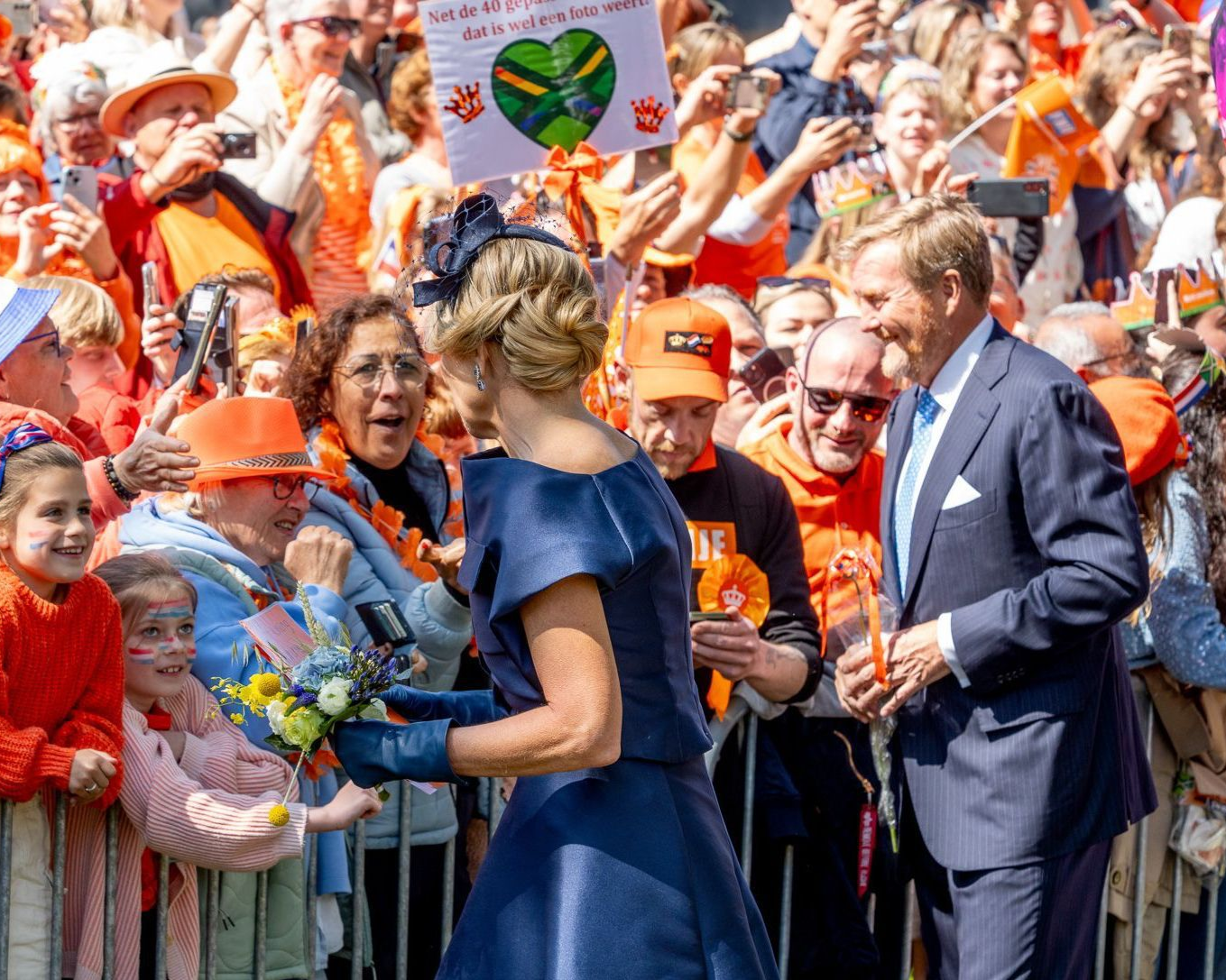 Gasten genieten van een Koningsdag in Doetinchem, coördinatie van vrijwilligers door Plan X Events.