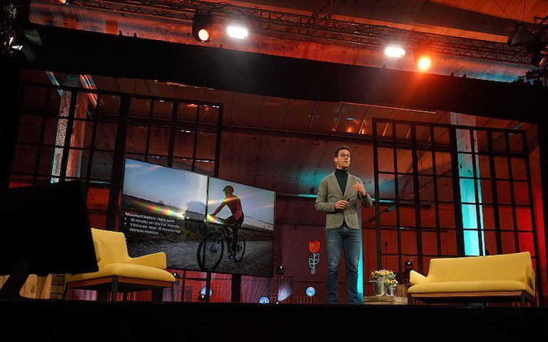 Spreker tijdens Meet the Dutch, een programma over mobiliteitsinnovatie dat door Plan X Events is ontwikkeld