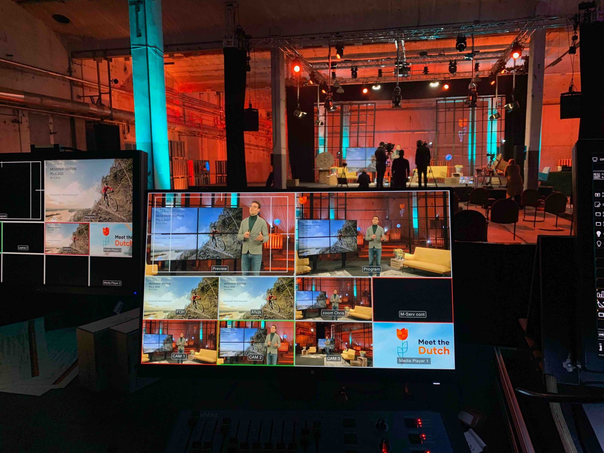 Live-regie en schermen tijdens productie van Meet the Dutch