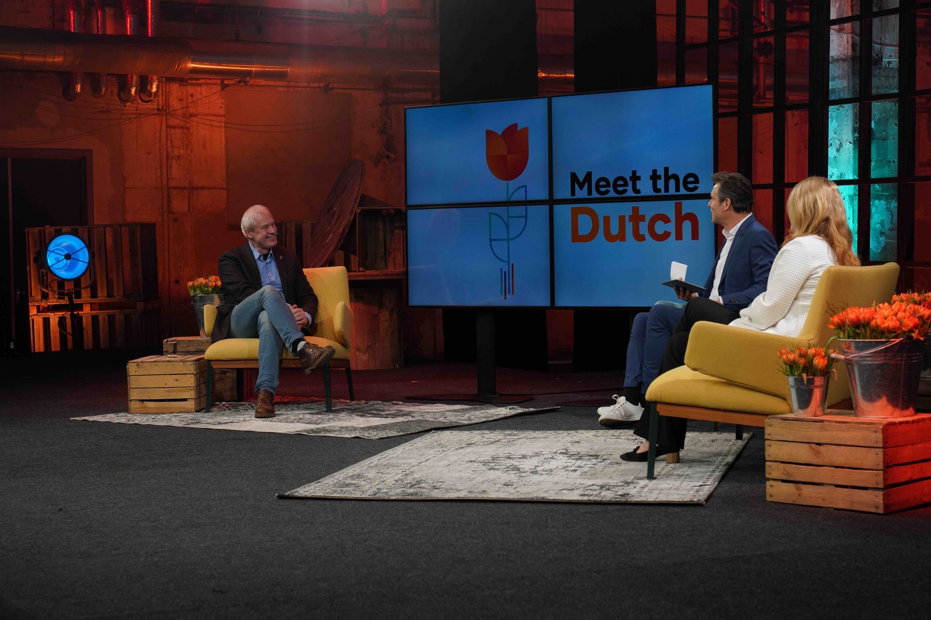 Panelgesprek met dagvoorzitter en twee experts tijdens Meet the Dutch, volledig geproduceerd door Plan X Events