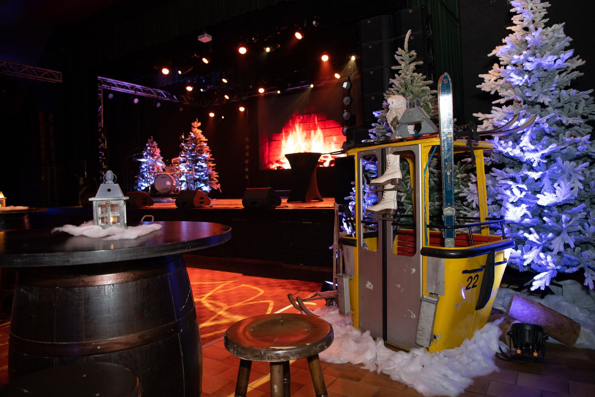 Winterdecor met skilift en kerstbomen tijdens Winterfestival bij De Pol in Aalten, georganiseerd door Plan X Events