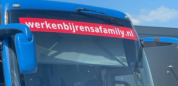 Bezoekers bij Rensa Family Company Open Deurendag, volledig georganiseerd door Plan X Events met ontvangst en logistiek.