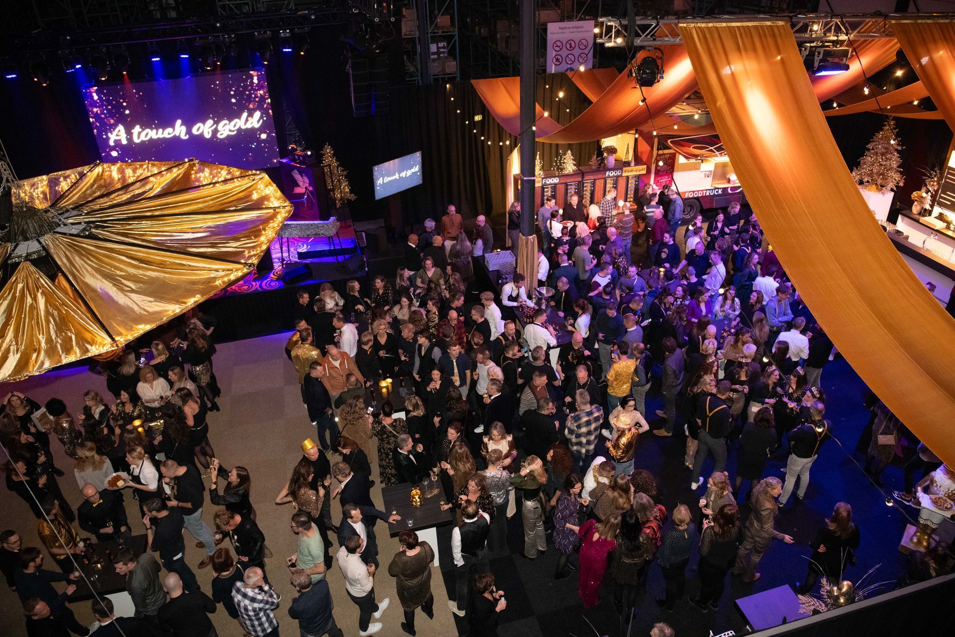 Personeelsfeest A Touch of Gold bij Kaemingk, georganiseerd door Plan X Events met muziek en sfeer