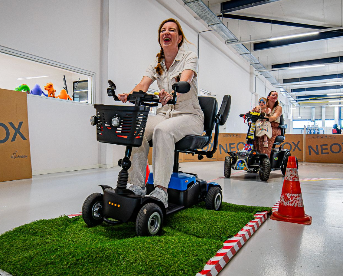 Bezoeker tijdens Life & Mobility Open Dagen in Doetinchem, een interactief evenement georganiseerd door Plan X Events.