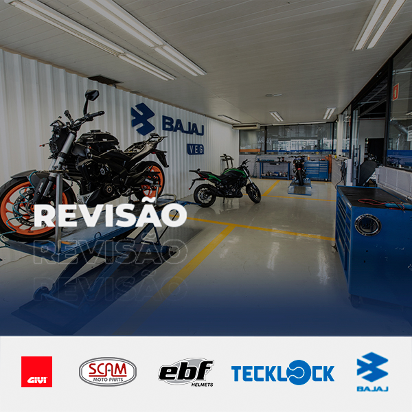 Estacionamento para motocicletas com motocicletas, texto "REVISÃO" e logotipos de marcas.
