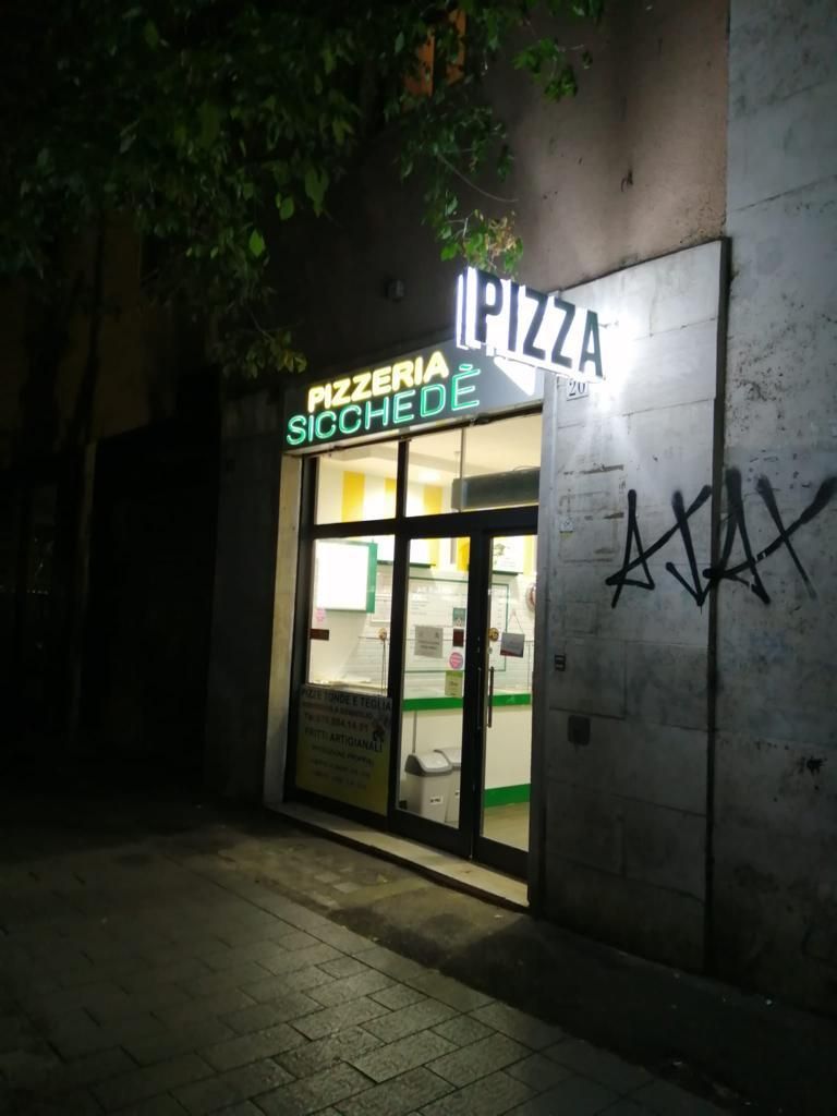 insegna luminosa a bandiera