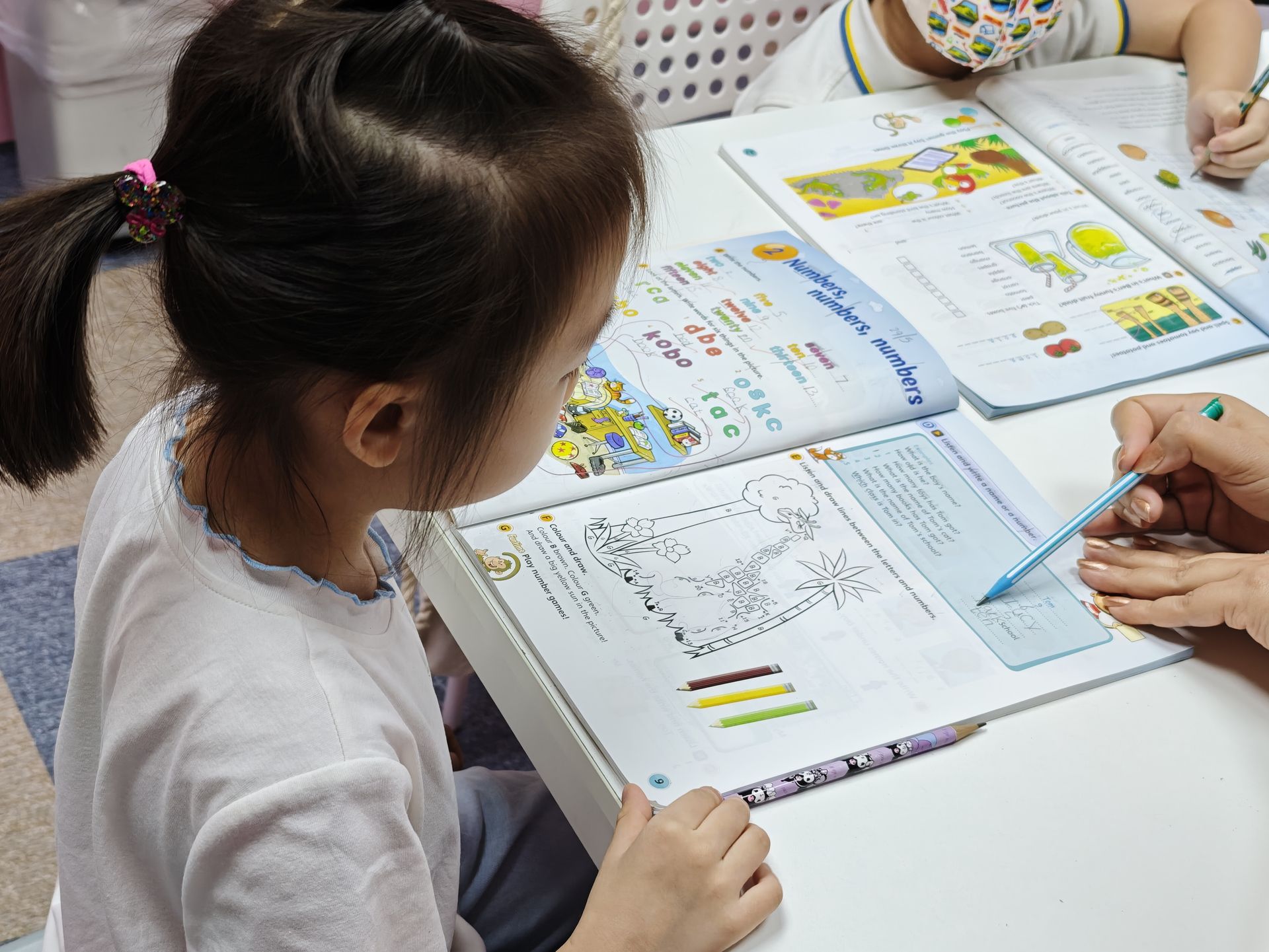 Cherry Kids Cambridge 劍橋英語精英課程，針對 YLE 聽說讀寫特訓，助學童考取 15 盾滿盾成績