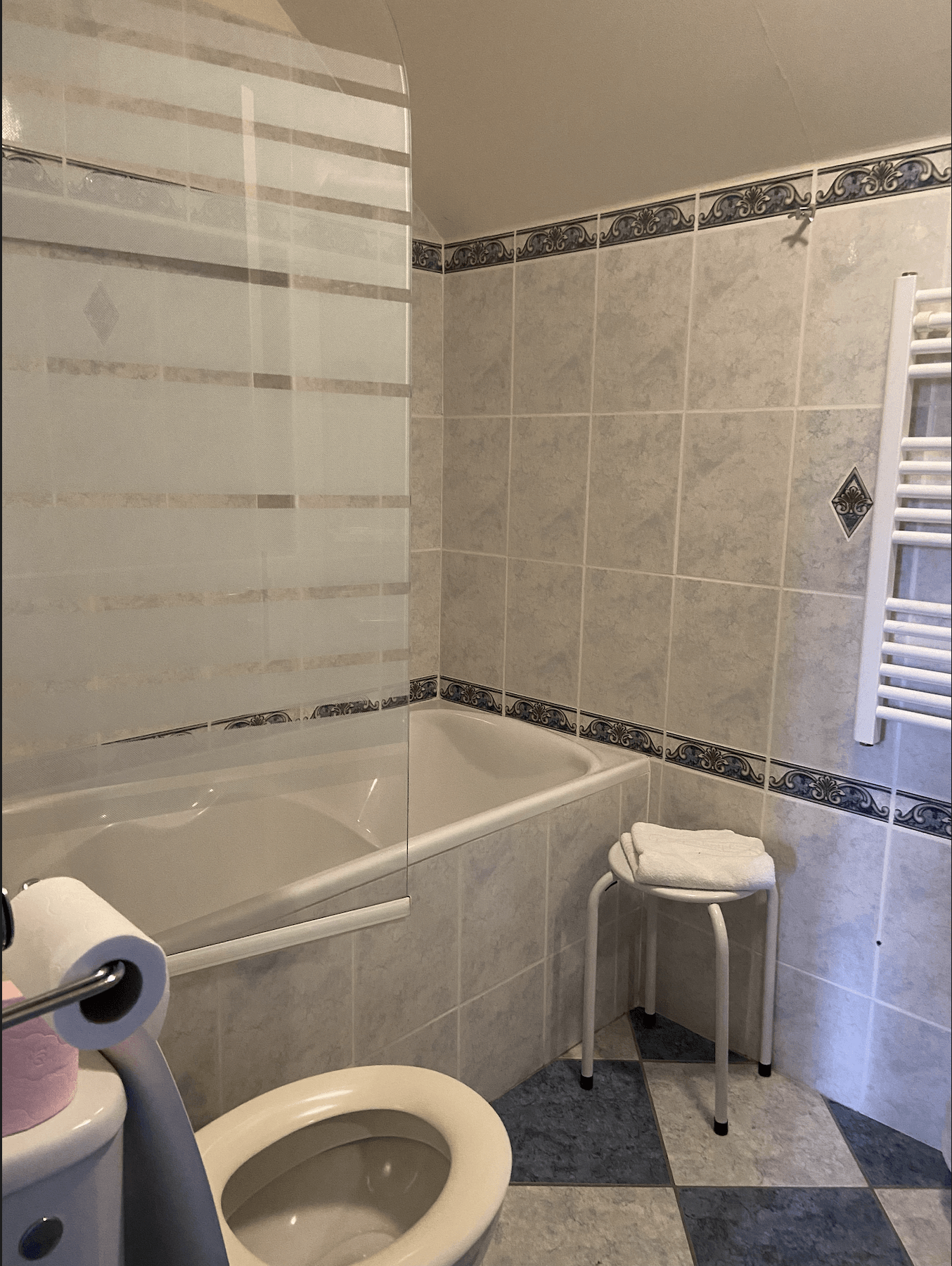 Salle de bain d'un appartement du golf de la Carte