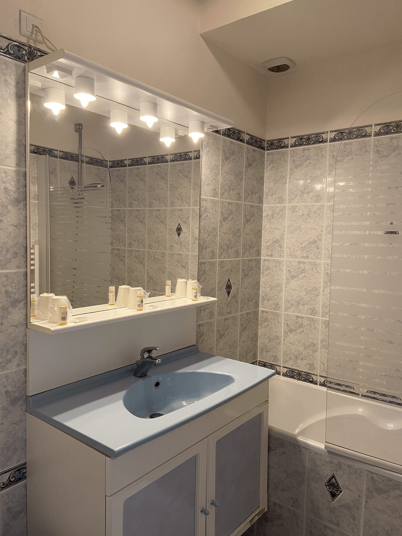 Salle de bain appartement du golf de la Carte