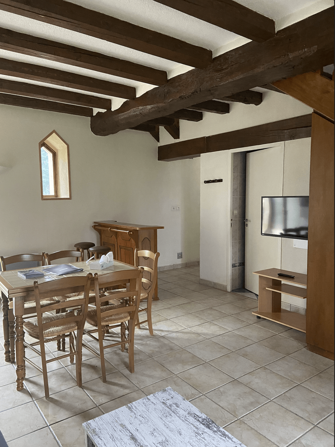 Pièce à vivre + kitchenette d'un appartement au golf de la Carte