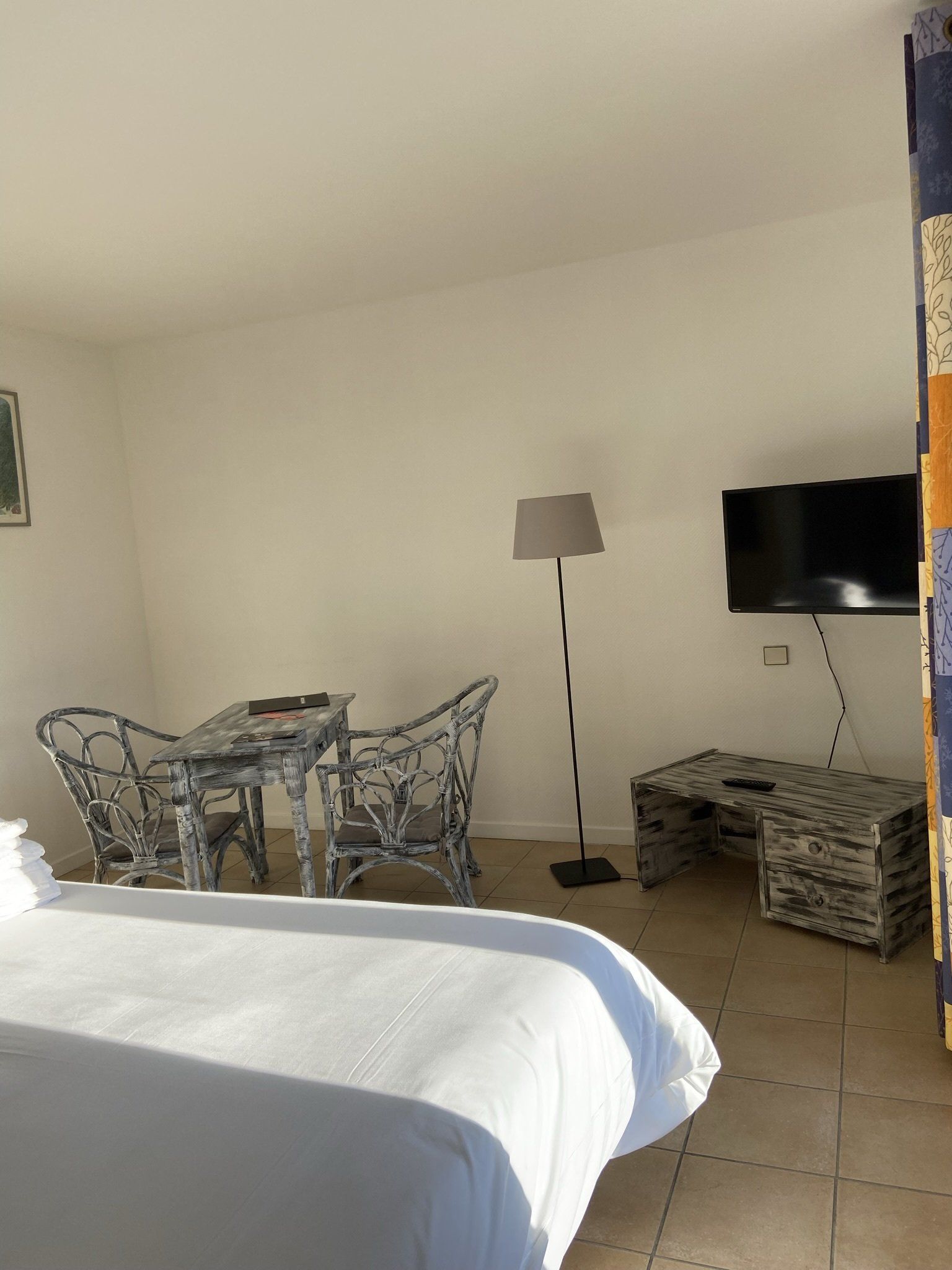 Agencement chambre double du Domaine de la Carte