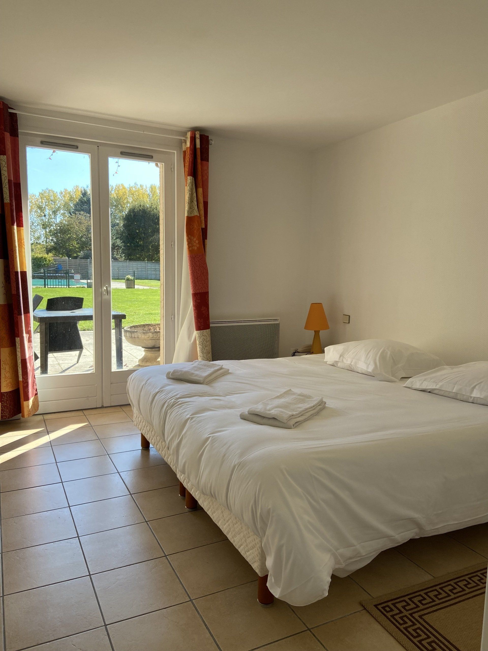 Chambre double vue sur piscine du golf de la Carte