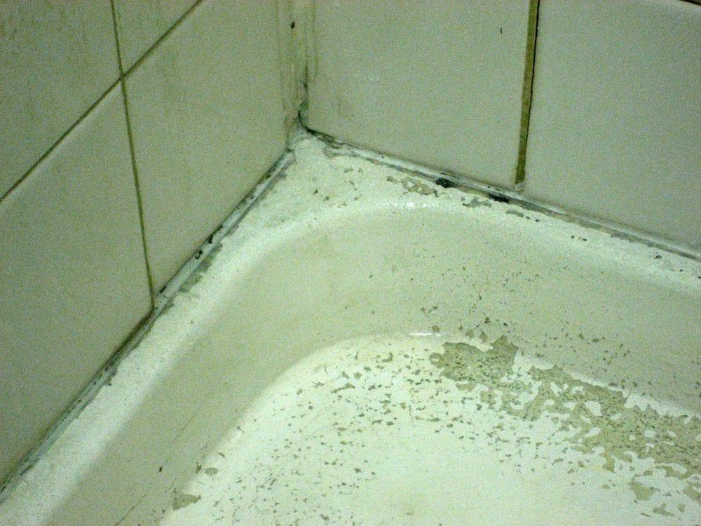 Sunrise Hospital, unclean, worn out shower in a patient room Sunrise Hospital, unclean, worn out shower in a patient room