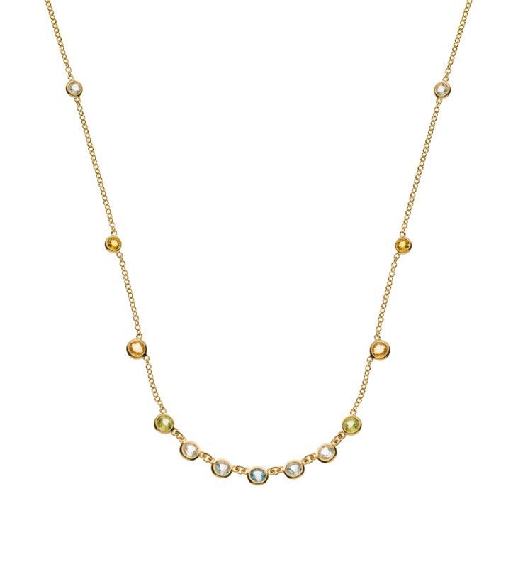 Collier en or orné de petites pierres précieuses rondes multicolores sur fond blanc