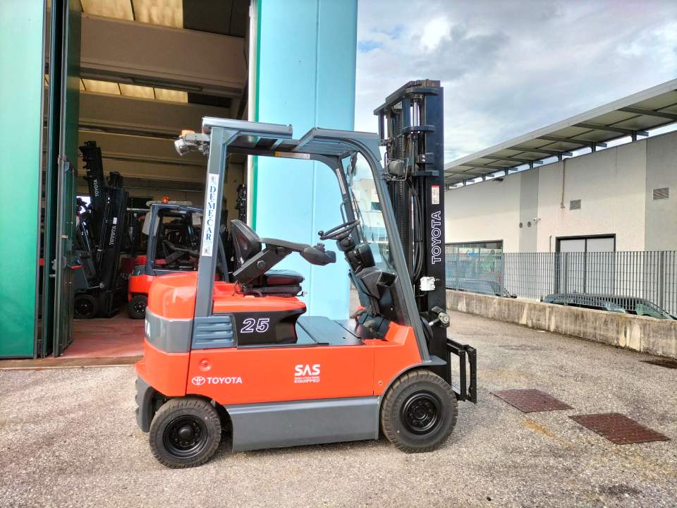 Carrello elevatore 7FBMF25