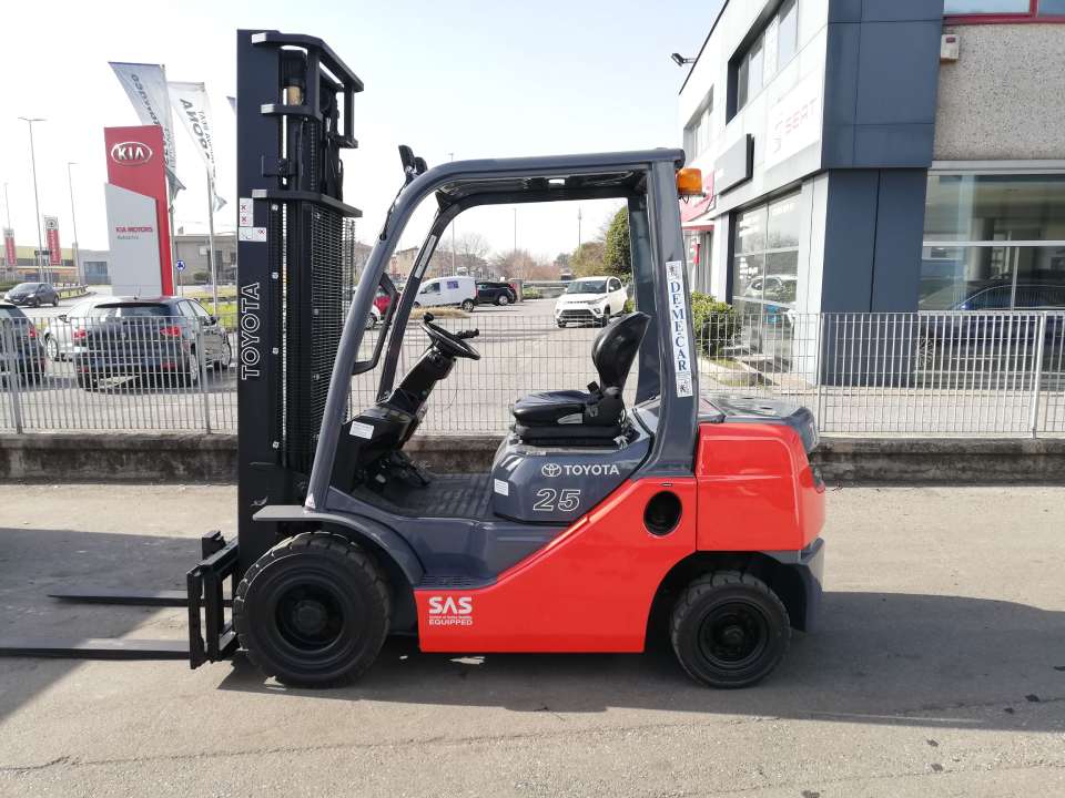 Carrello elevatore 02-8FDF25 laterale