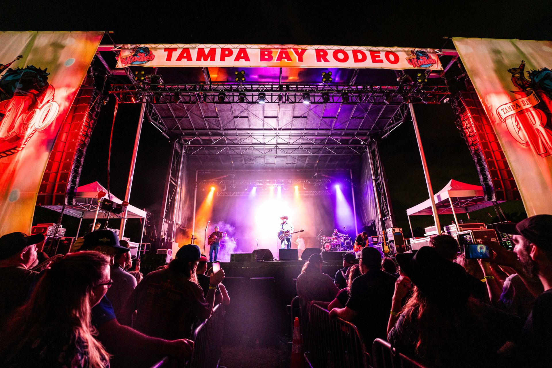 A crowd of people are watching a concert at tampa bay rodeo
