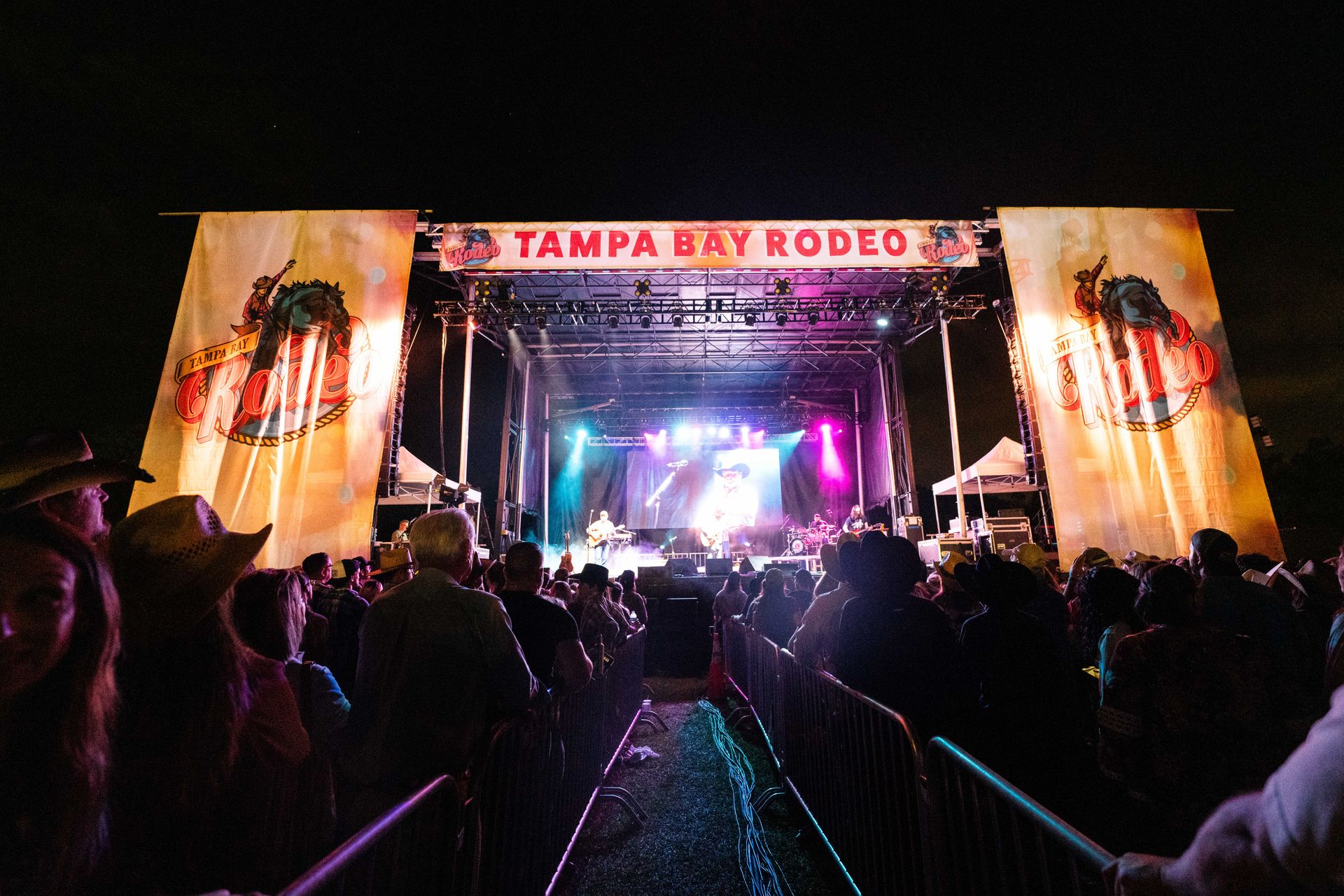 A crowd of people watching a concert at tampa bay rodeo